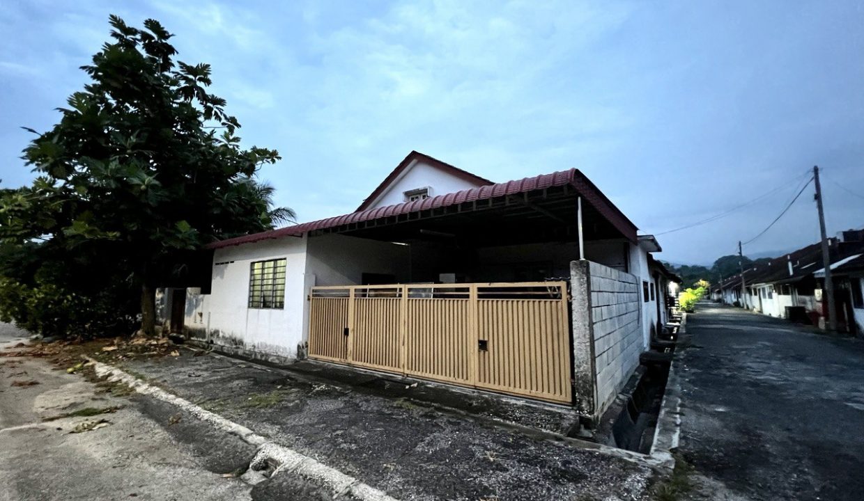 Ejen Hartanah Menglembu-Rumah Teres 1.5 tingkat Corner lot Di Taman Impian Adril-28