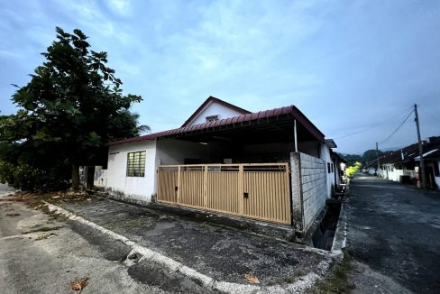 Ejen Hartanah Menglembu-Rumah Teres 1.5 tingkat Corner lot Di Taman Impian Adril