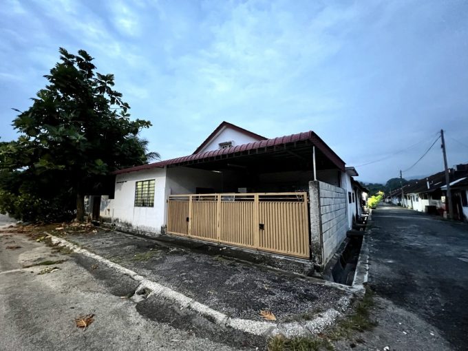 Ejen Hartanah Menglembu-Rumah Teres 1.5 tingkat Corner lot Di Taman Impian Adril