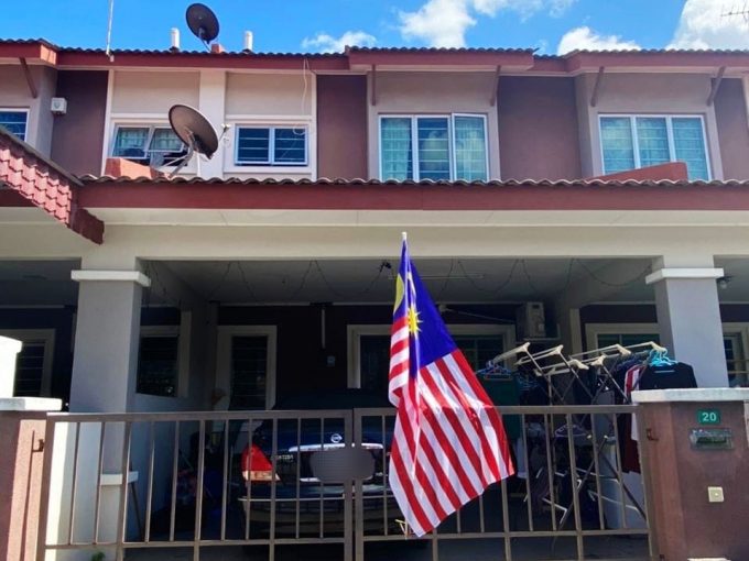 Ejen Hartanah Simpang Pulai-Rumah Teres 2 Tingkat di Taman Margosa Bandar Seri Botani🏠[FOR SALE] RUMAH TERES 2 TINGKAT UNTUK DIJUAL DI BANDAR BOTANI IPOH 🔴 TAMAN MARGOSA BOTANI . Info Unit: ☑️ 2 Tingkat ☑️ Leasehold ☑️ Luas Unit : 18’x60’ ☑️ 4 Bilik Tidur ☑️ 3 Bilik Air . Fasiliti Berdekatan : ▪️ 15 Minit ke Bandaraya Ipoh ▪️ 20 Minit ke Batu Gajah ▪️ 15 Minit ke Tol Simpang Pulai ▪️ Sekolah ▪️ Pusat-Pusat Perniagaan yang Aktif ▪️ Klinik - Stesen Minyak - Hotel . ➡️ Harga : RM345K (Nego) 💥💥 . Berminat? Click di sini 👇👇 Whatsapp: http://wasap.my/601132573237/dst+tmn+margosa+345k . Lagi rumah untuk dijual. Click di sini. 👇👇 Website:http://www.anasejenhartanah.com/ . Muhammad Anas Mahmood [REN 45885] Perunding Hartanah Berdaftar. FB pages: En. Mat Anas Perunding Hartanah. Legacy Real Property Sdn. Bhd. Telefon: 01132573237 👉IPOH 👉KELANTAN 👉 SELANGOR 👉KL . CoA Azila HF