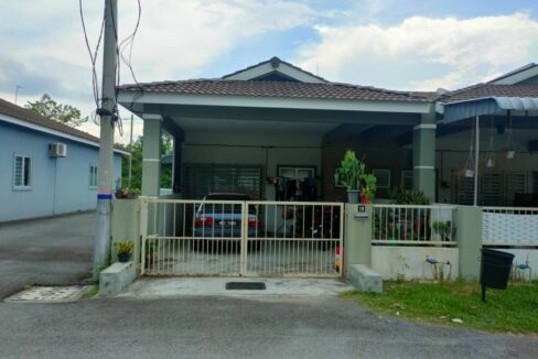 Rumah Teres Setingkat Endlot untuk Dijual di Taman Larah Ria Kamunting