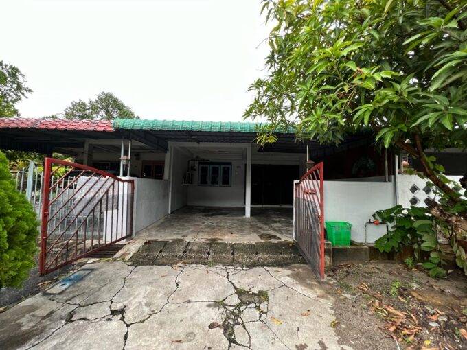 Teres Setingkat Taman Desa Pengkalan Ipoh Perak