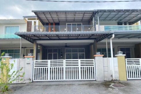 RUMAH TERES DUA TINGKAT UNTUK DIJUAL DI ANJUNG TAWAS IMPIANA